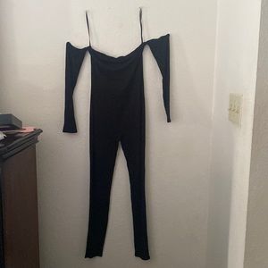 I am selling this black jumpsuit from SHEIN . It’s a size xs, it doesn’t fit me